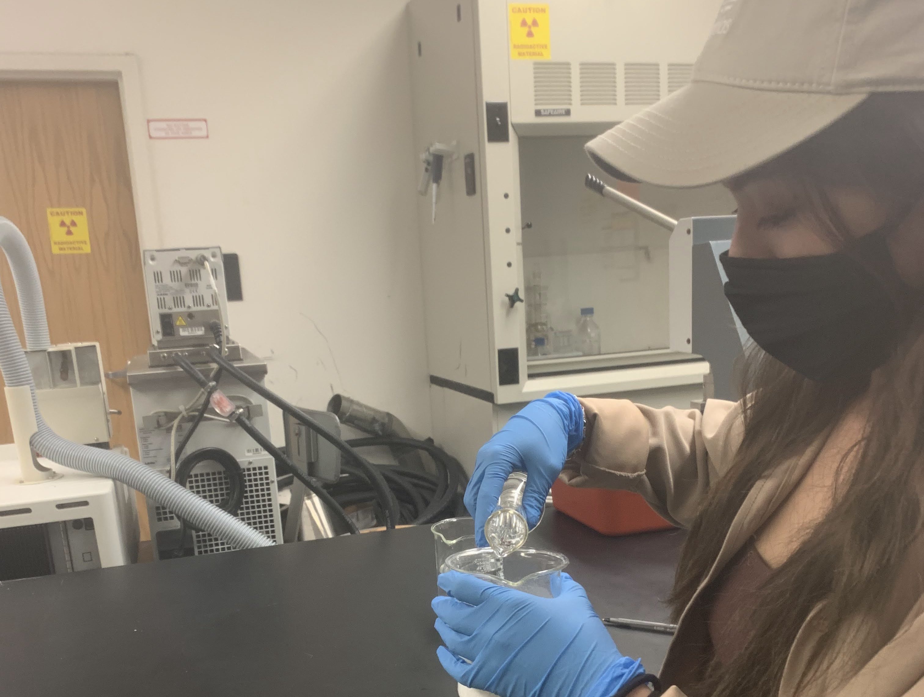 Team member Julia Bui preparing Hydrogels by adding water to PVP