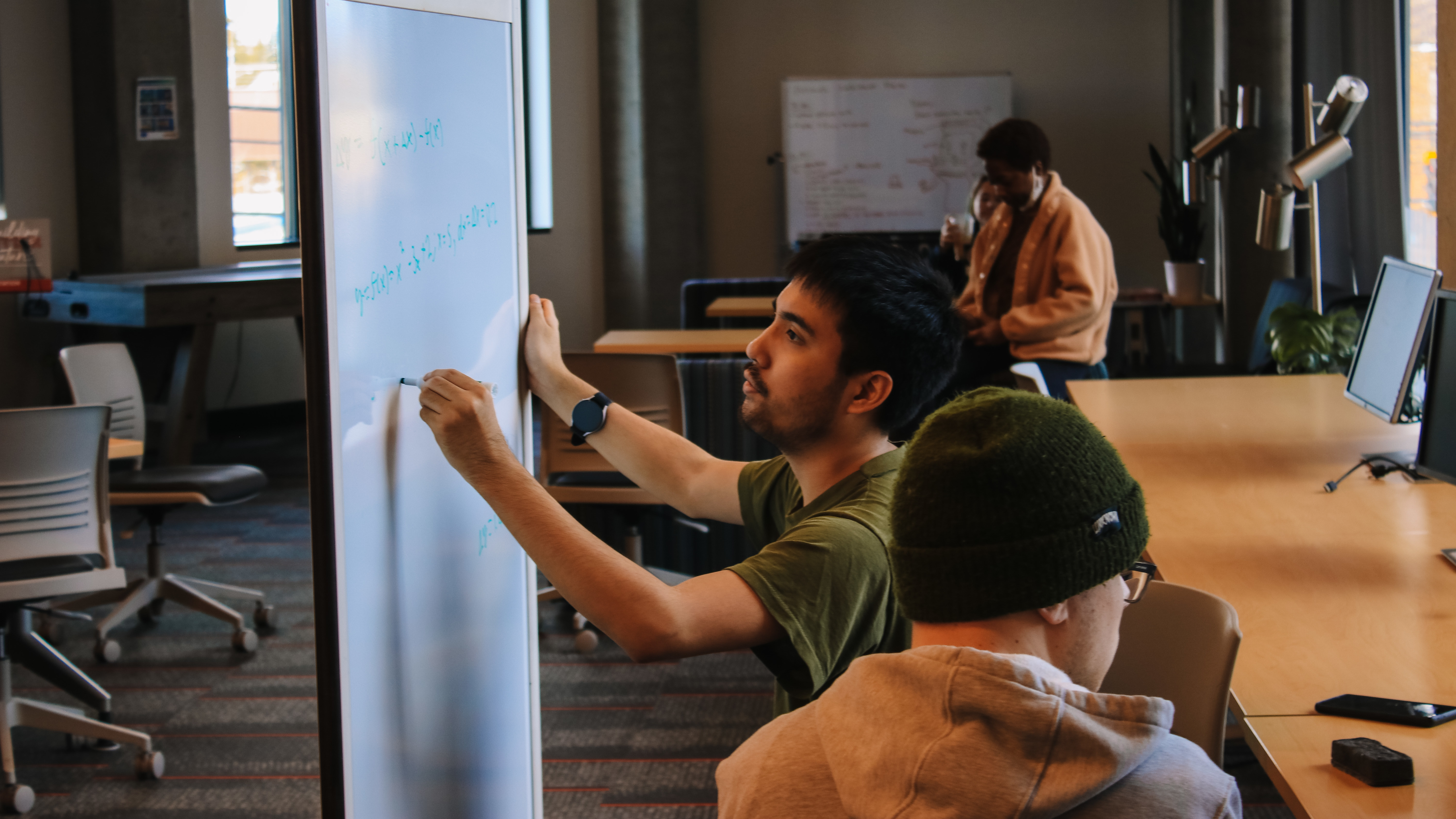 Everett students in collaboration space