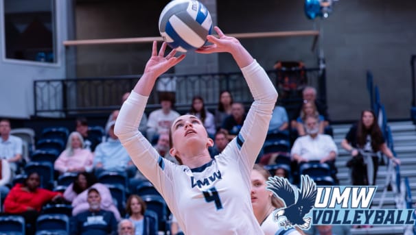 UMW Volleyball players gathering together on the court