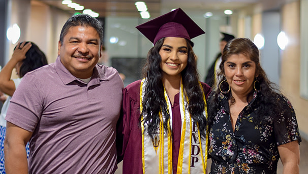 Hispanic Mother-Daughter Program Image