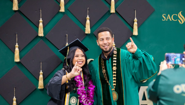 Help Hornets Cross the Stage Image