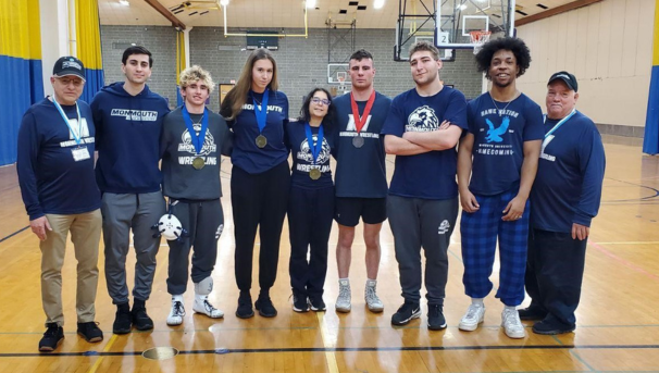 Monmouth wrestlers with their medals