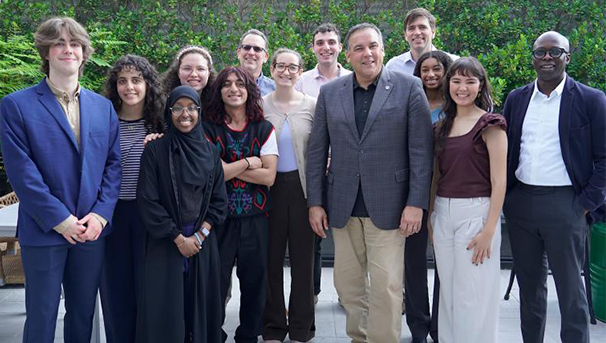 Students and faculty meeting with Columbus Mayor Ginther posing for photo outside