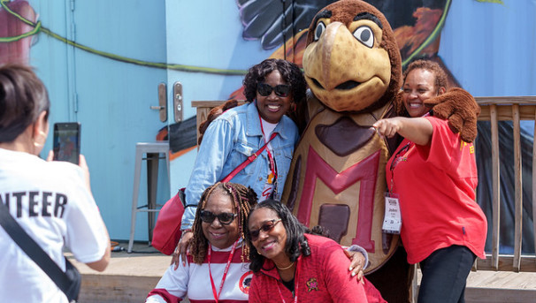 UMD Alumni posing with Testudo at Black Alumni Weekend in 2022