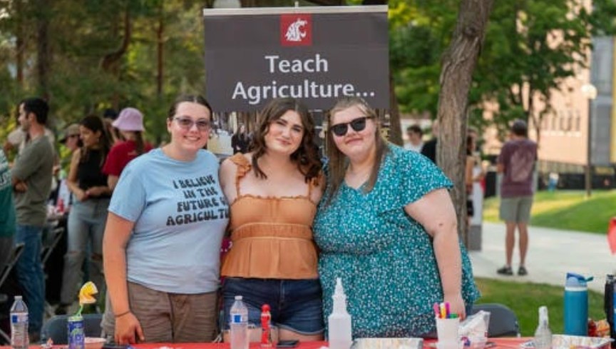 Officers Tabling at CAHNRS Fall Fest 2025