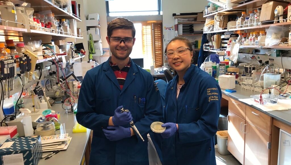 Joyce and Stefan in the lab