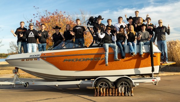 Wakeboard Team - New Club Boat Image