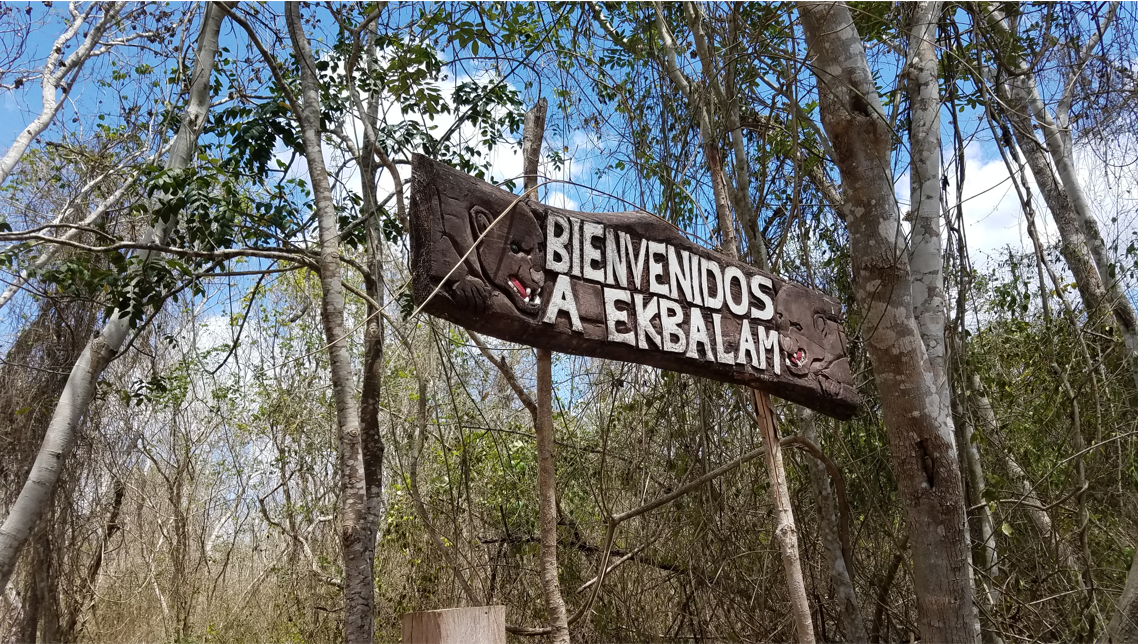 A sign that says Bienvenidos a Ekbalam