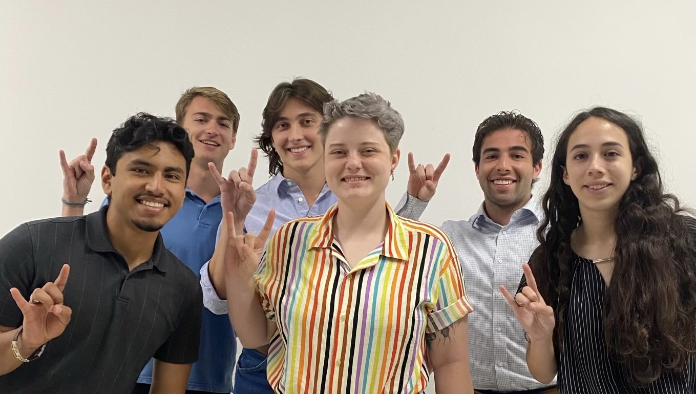 Team India, Hook 'Em!