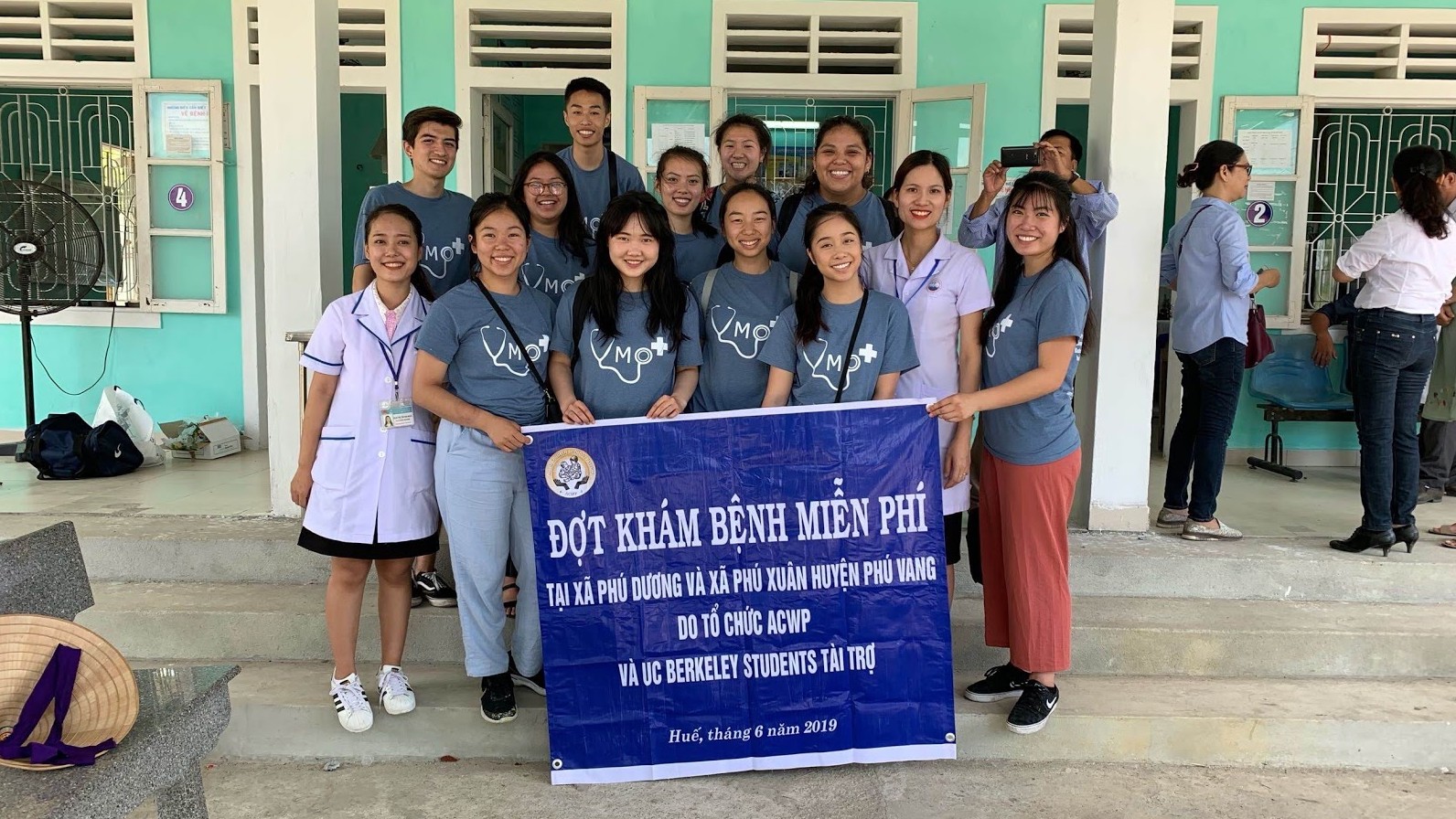 VMO members with accompanying healthcare workers at a mobile clinic in Huế , Vietnam