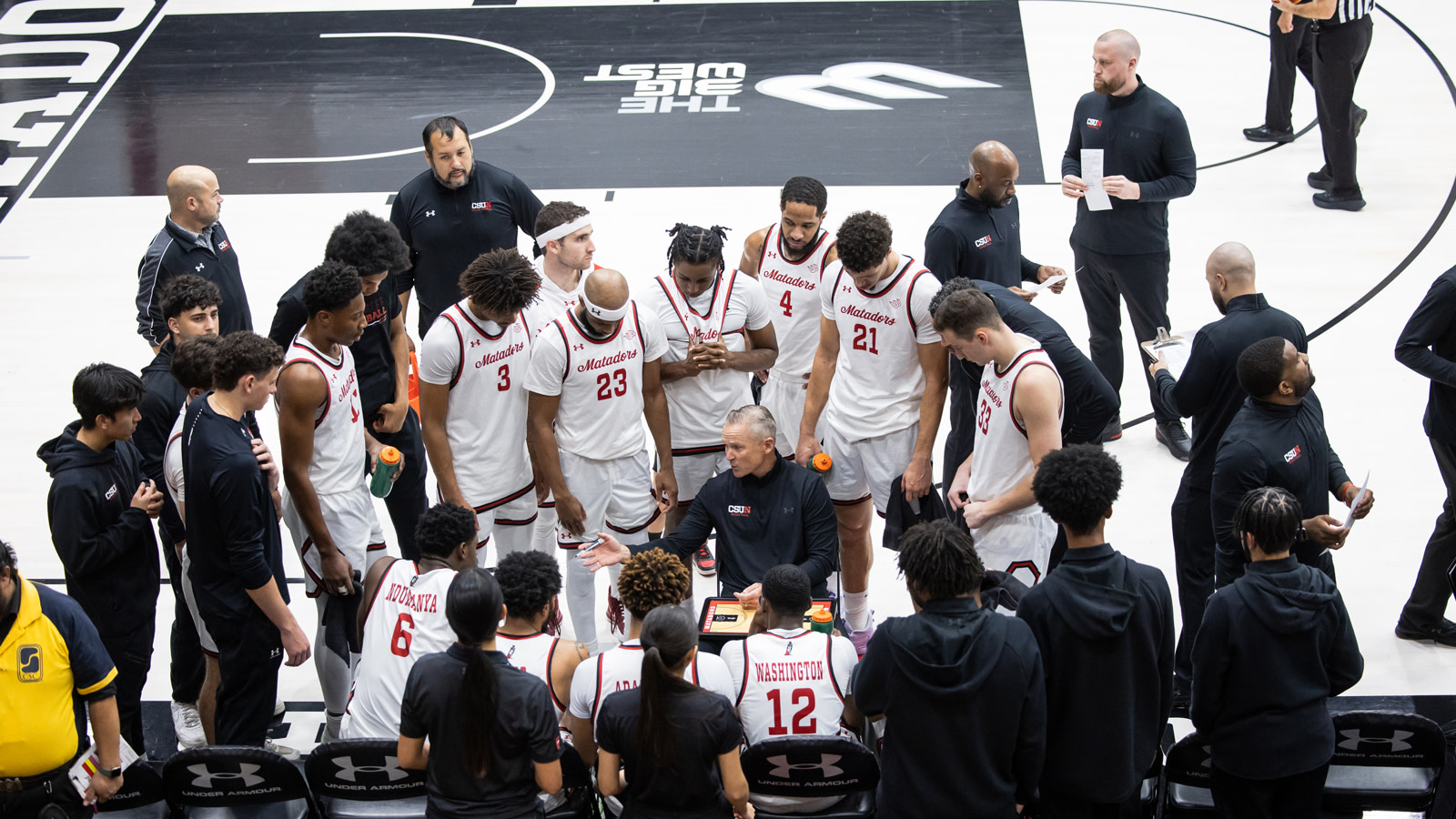 CSUN basketball player dunking