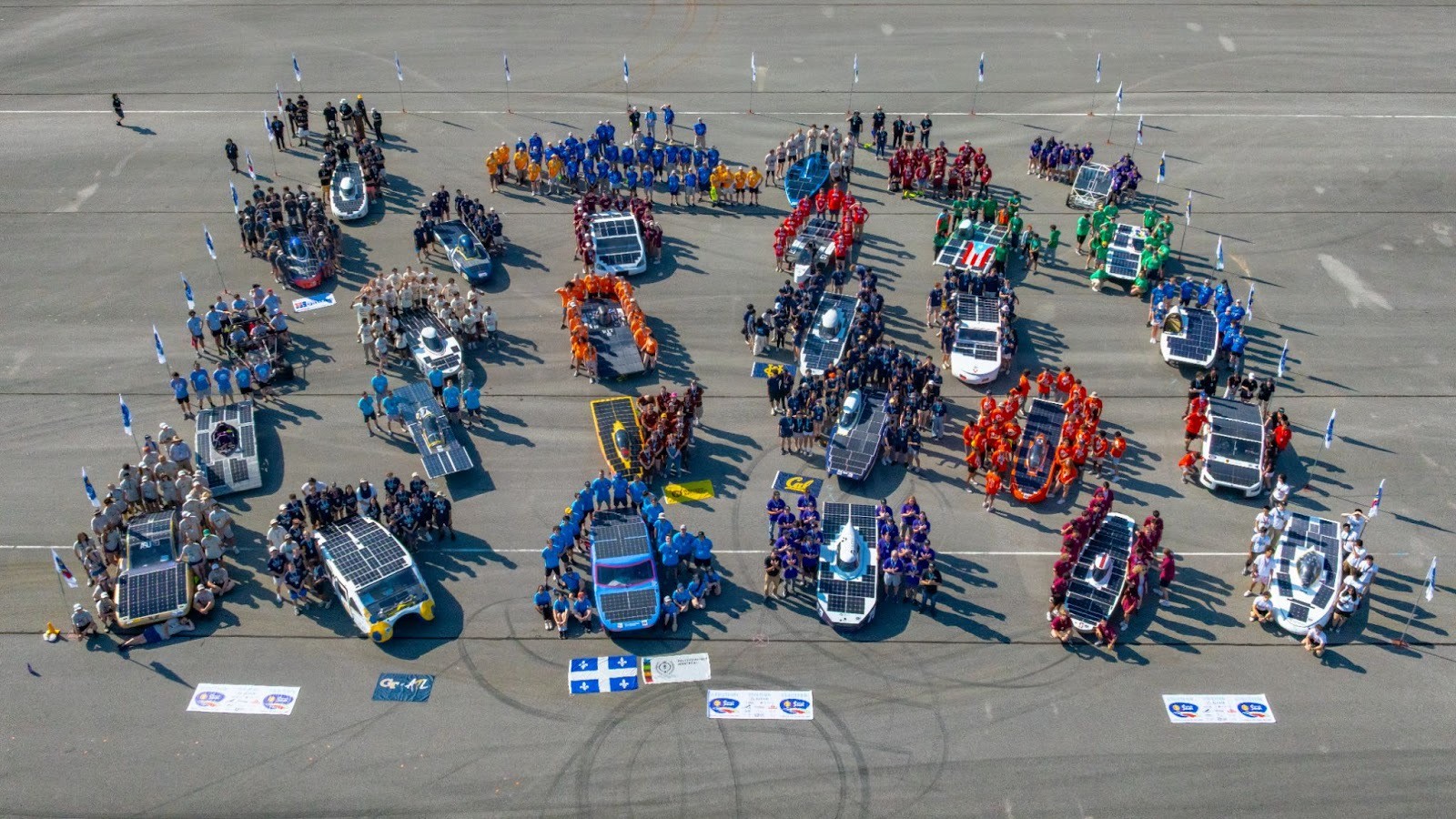 Team photo with car, SolEater