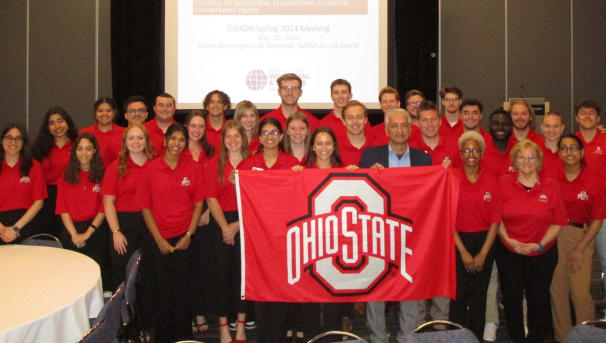 Buckeyes pose with Ohio State flag