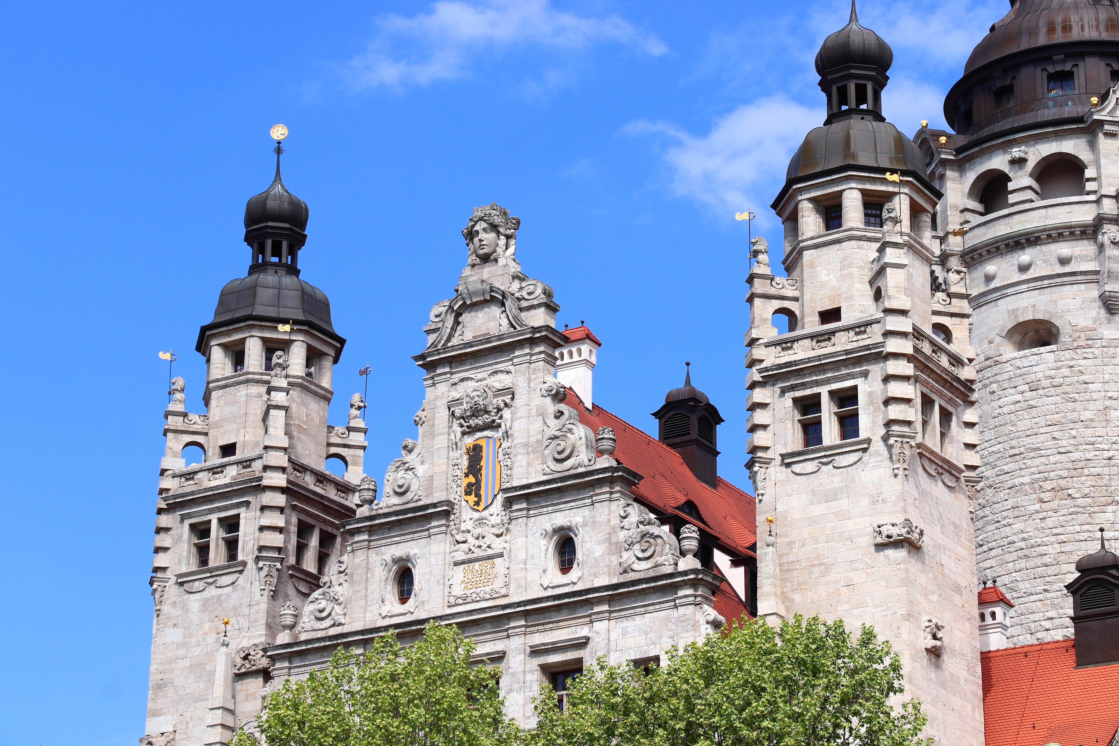 Image of Leipzig's new town hall, which has been in service since 1905. The previous town hall is featured in the carousel above.