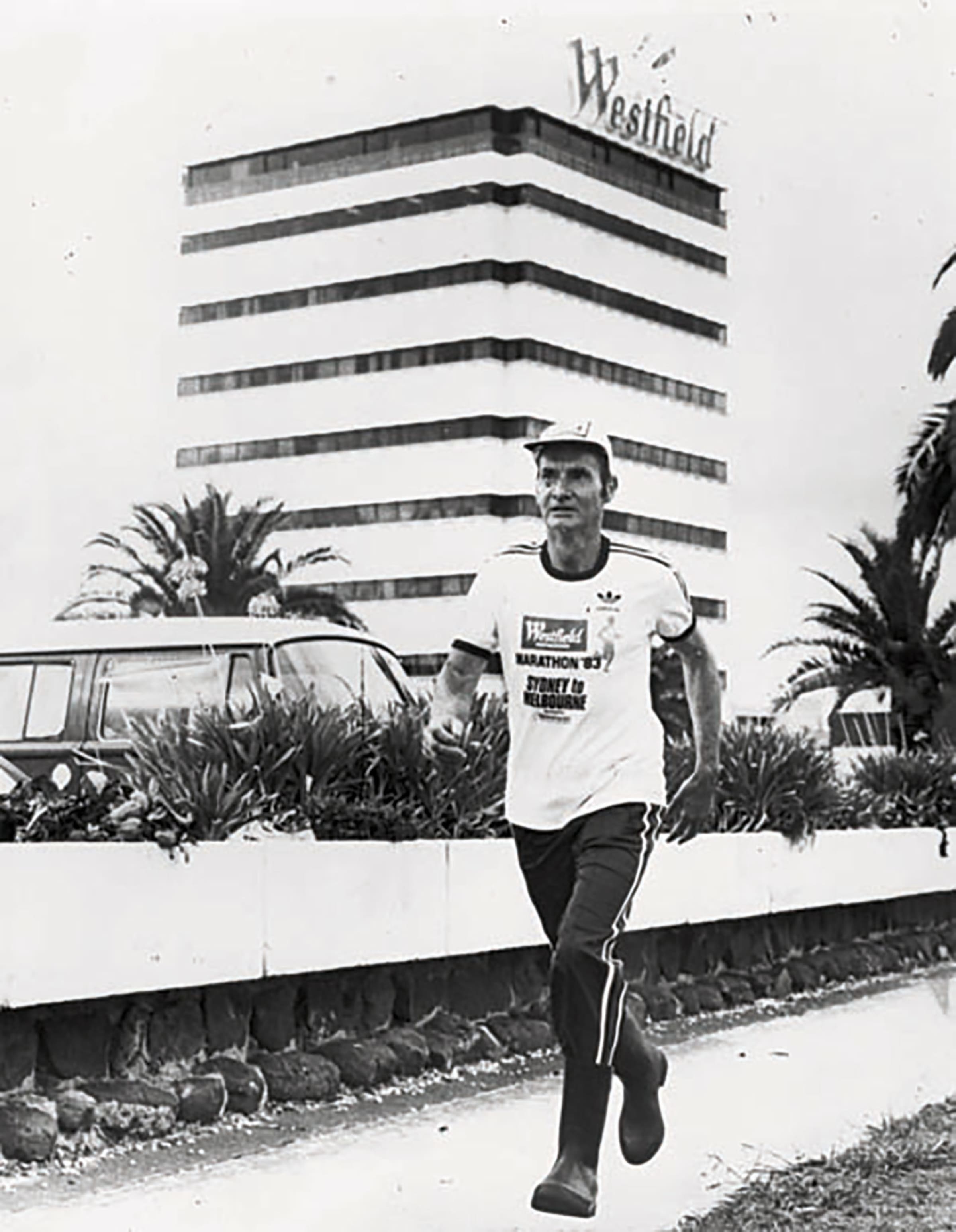 1983-Cliff-Young-wins-the-Westfield-Marathon