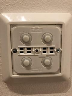 Tru00e5dlu00f8s dimmer med deksel av