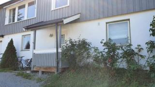 2 vanlige vinduer i 1. Etg