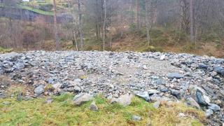 Her ligger massene til knyttet hvor det skal fylles i. Flaten skal planeres i etterpu00e5.