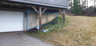 Den markerte muren fjernes og skal erstattes med drager (fjerning av mur er ikke del av jobben).