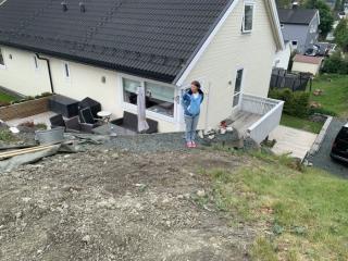 Skru00e5ning sett overnfra ned til topp stu00f8ttemur