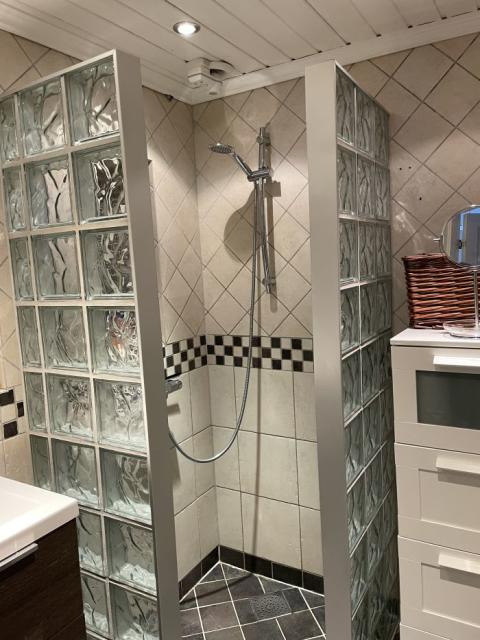 Glassbyggerstein Dusj