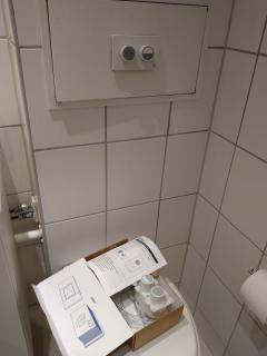 Ny spyleknapp som mu00e5 monteres