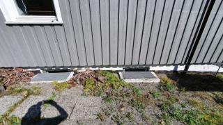 Bak huset, evt 2 smu00e5 vinduer