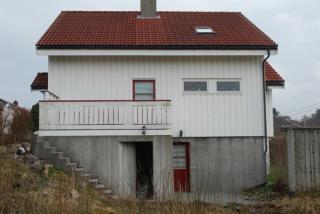 Bilde av huset hvor vi u00f8nsker u00e5 utvide terrassen