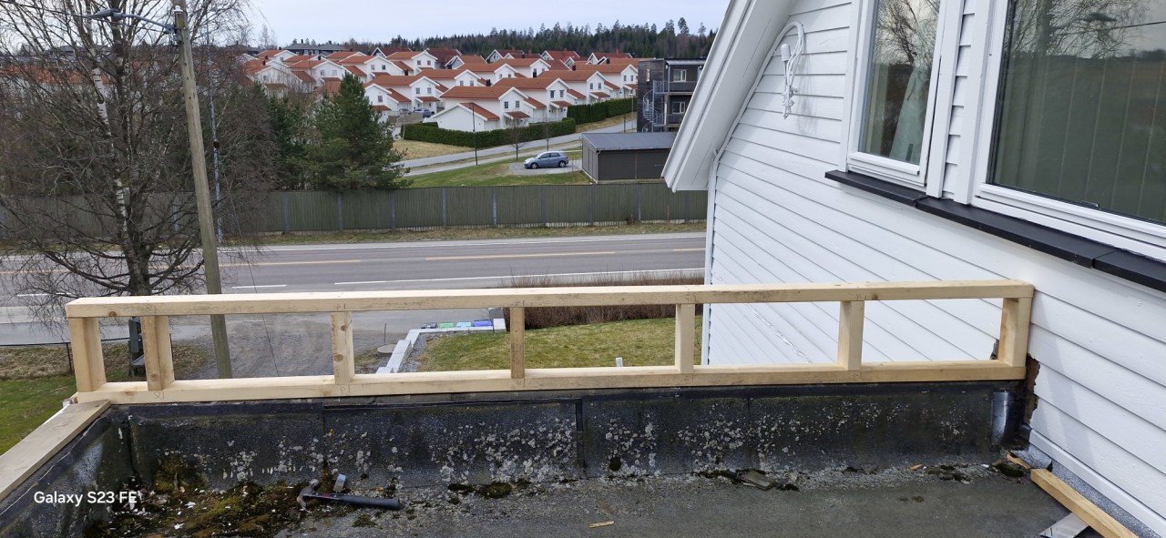 Utbedring av vannlekkasje på tak