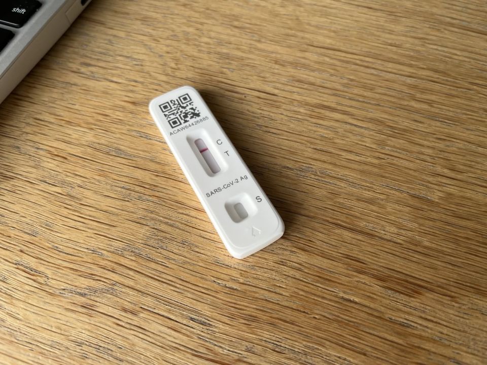 Negative COVID test with red control line and blank test line.