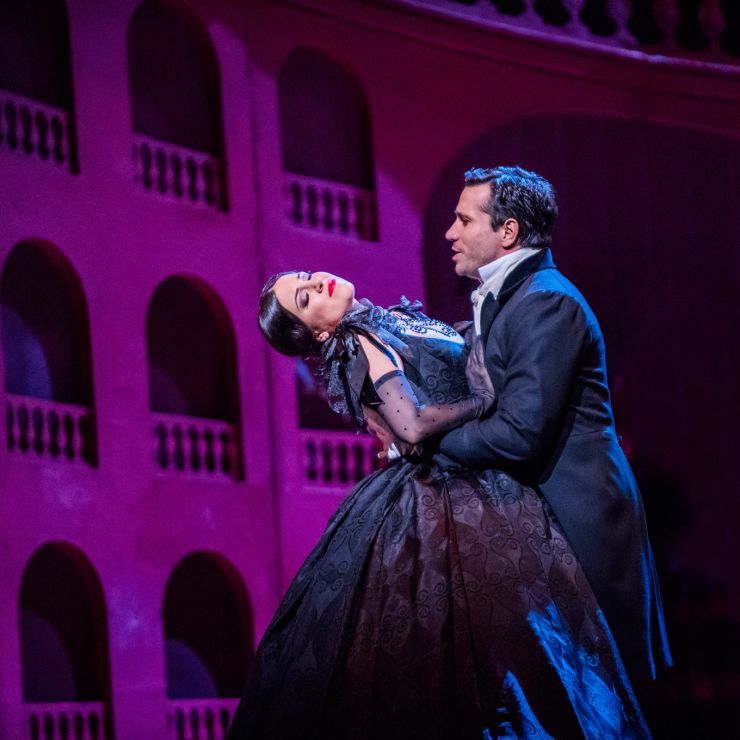 In Review La Traviata At Roh