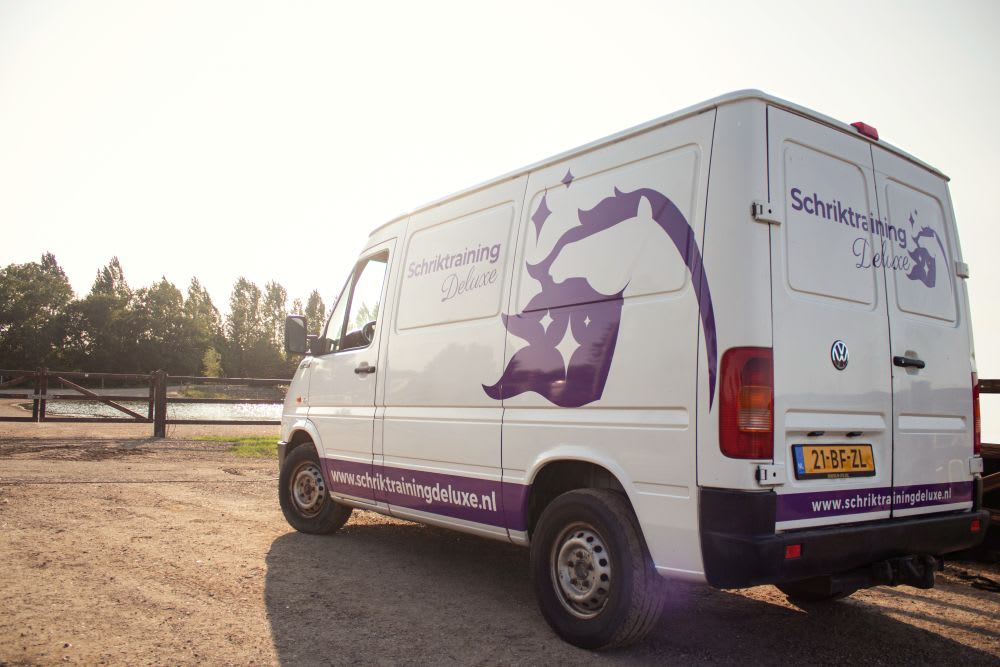 De bedrijfsbus van Schriktraining Deluxe