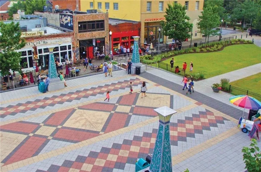 Oakhurst Neighborhood