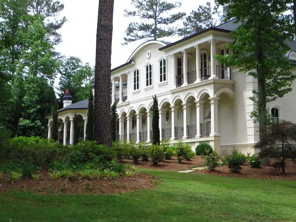 Country Club of the South, Neighborhood