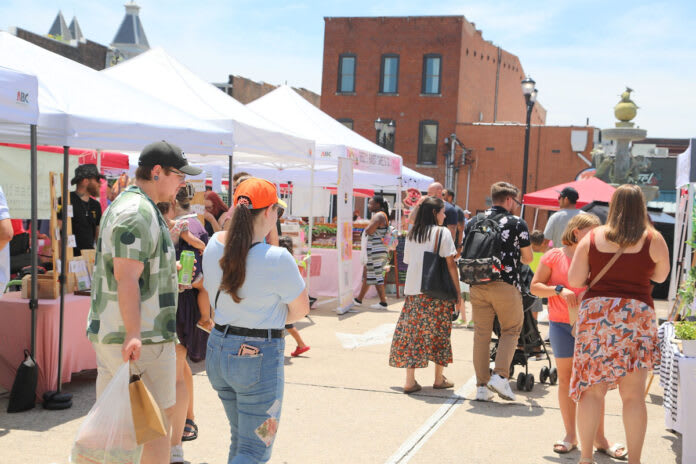 Sunday on Strawberry Market