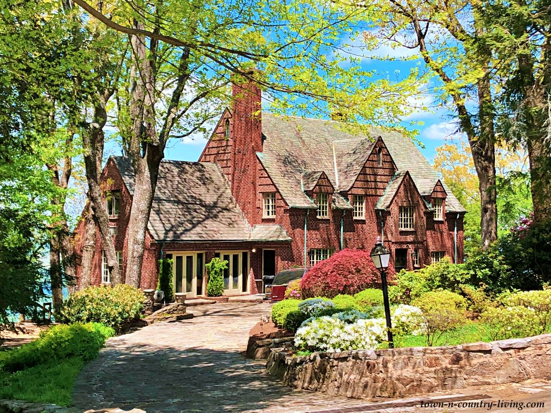 Lookout Mountain Neighborhood