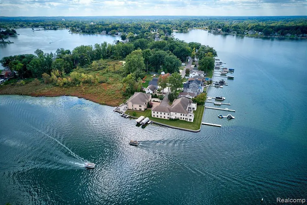 Lake Living in Fenton