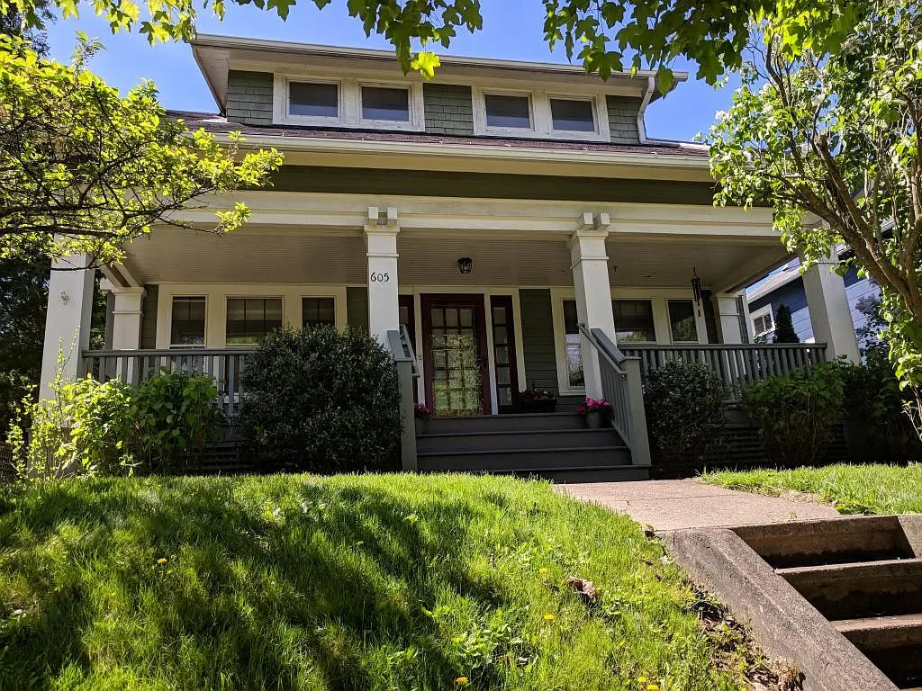 East Hill Neighborhood