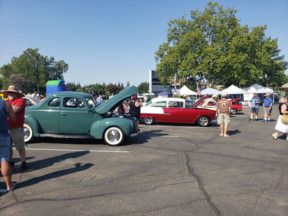 Sunrise Mall Farmers Market (and car show)