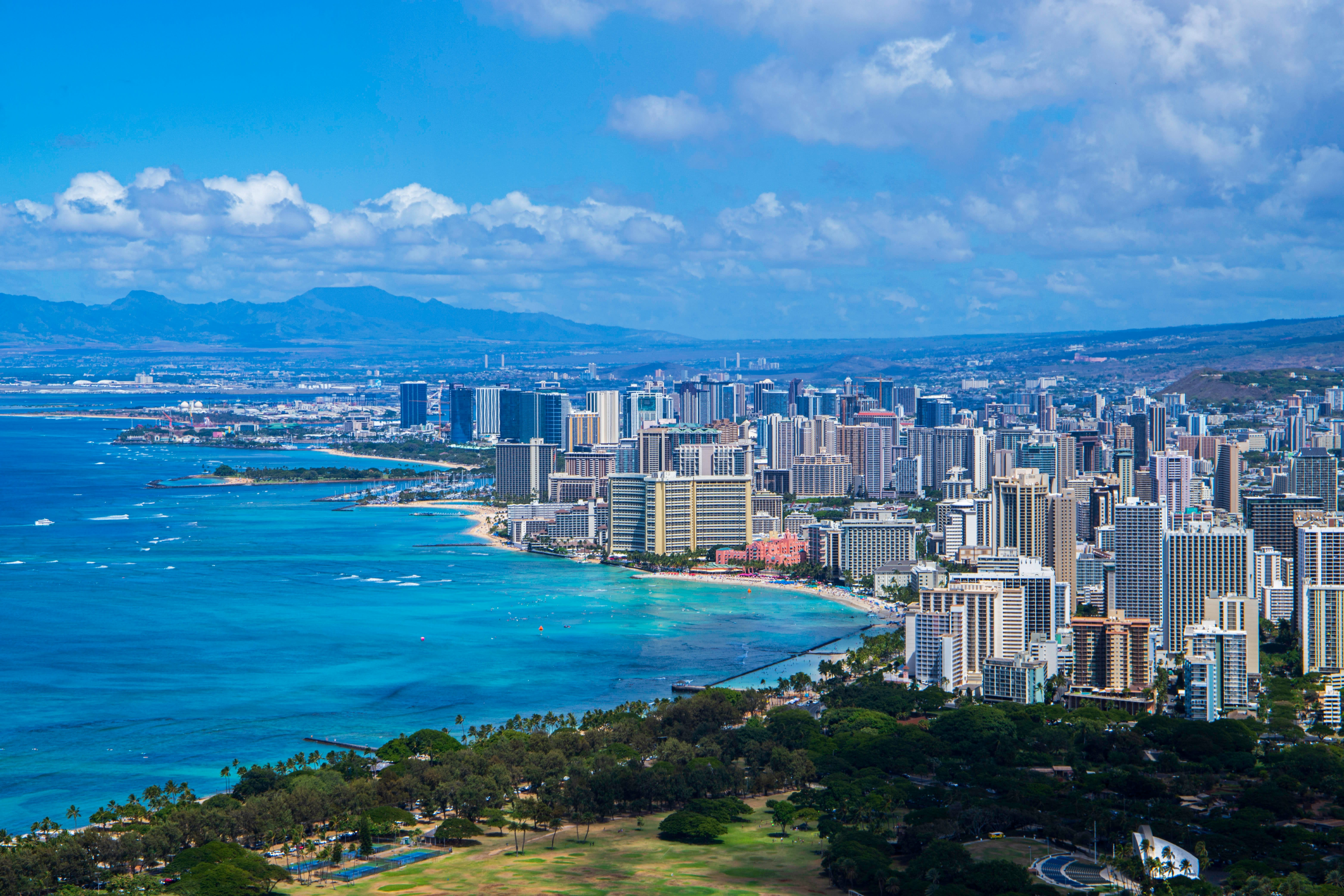 Honolulu Shoreline & Skyline