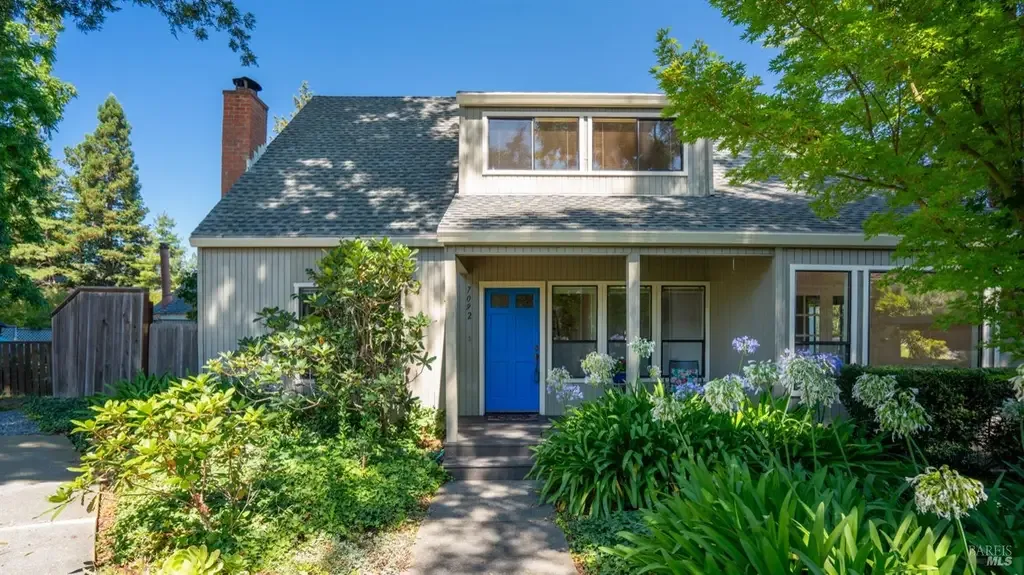 Sebastopol In-Town Cottage