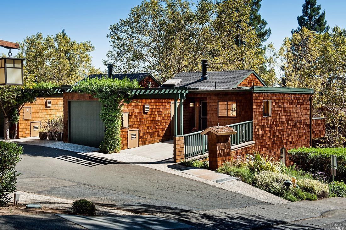 Escalle, Larkspur Neighborhood