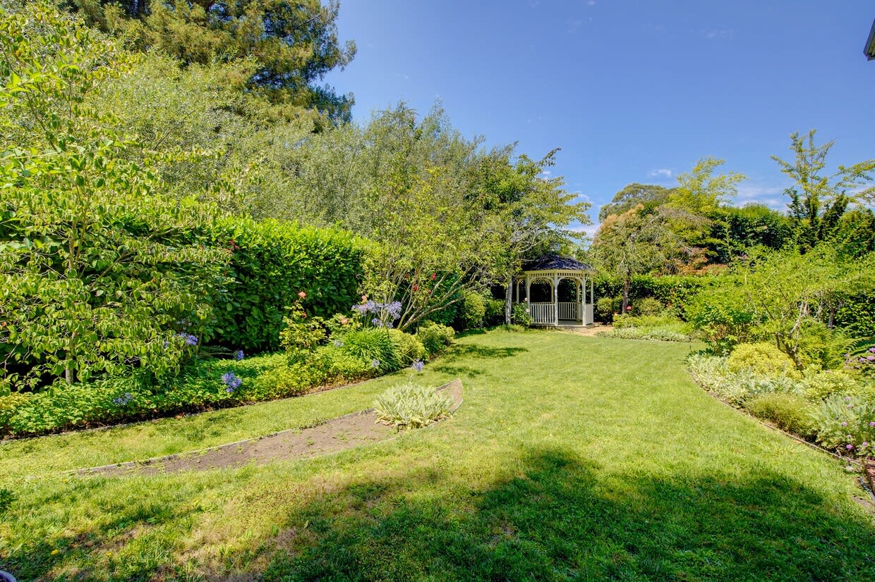 Niven Park, Larkspur