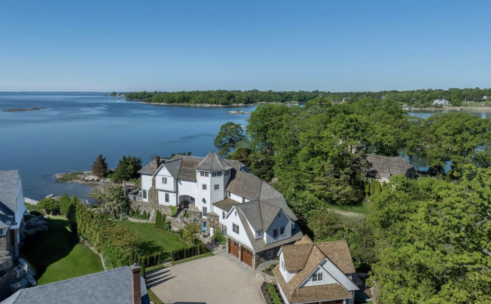 Tokeneke Neighborhood