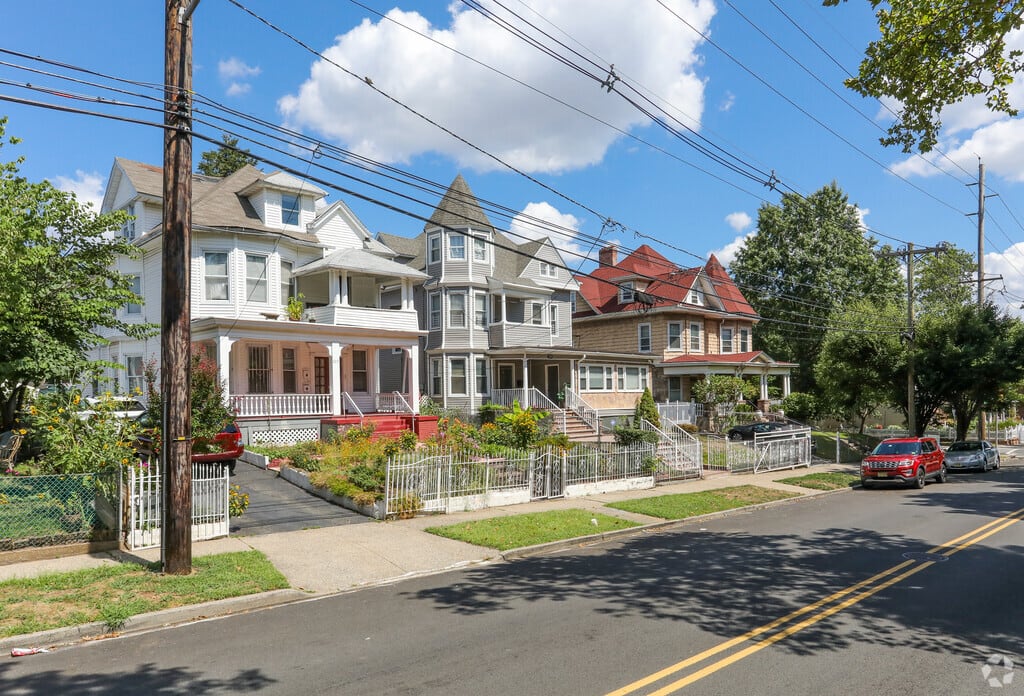 Forest Hill Neighborhood Homes