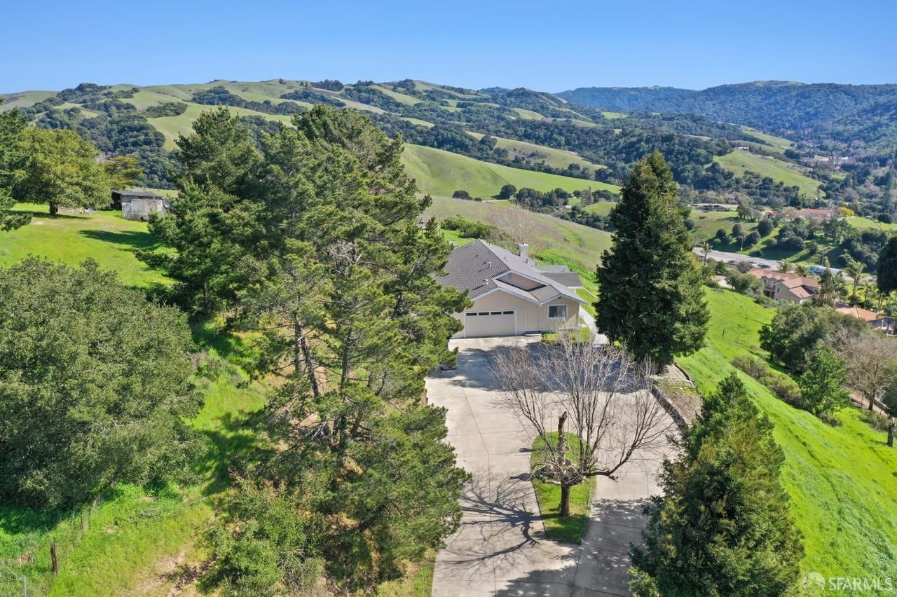 Palomares Hills Neighborhood