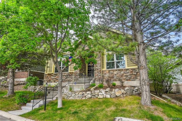 Saddle Rock Neighborhood