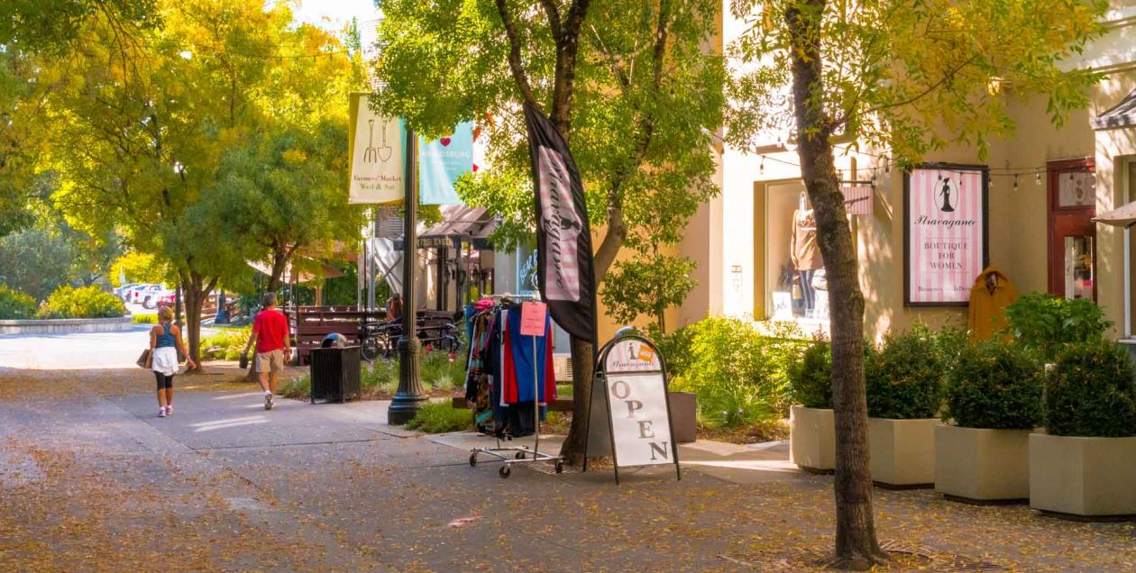 Strolling in Healdsburg