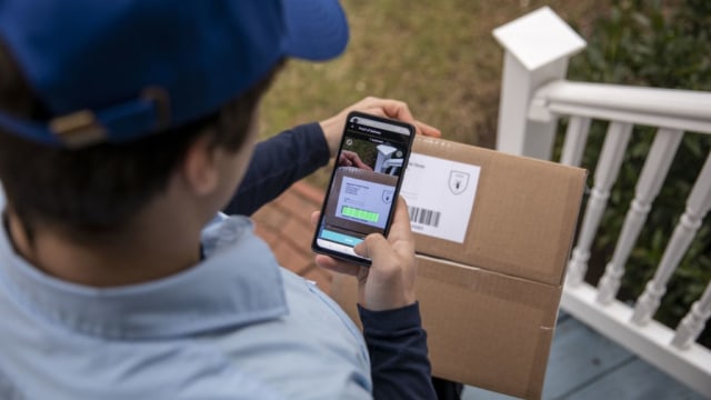 Last mile delivery barcode scanning on smartphone