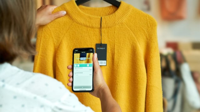 Fashion Self-Scanning smartphone